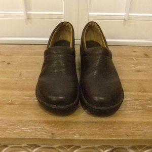 BORN WOMENS CLOSED HEEL LEATHER CLOGS - SZ 9